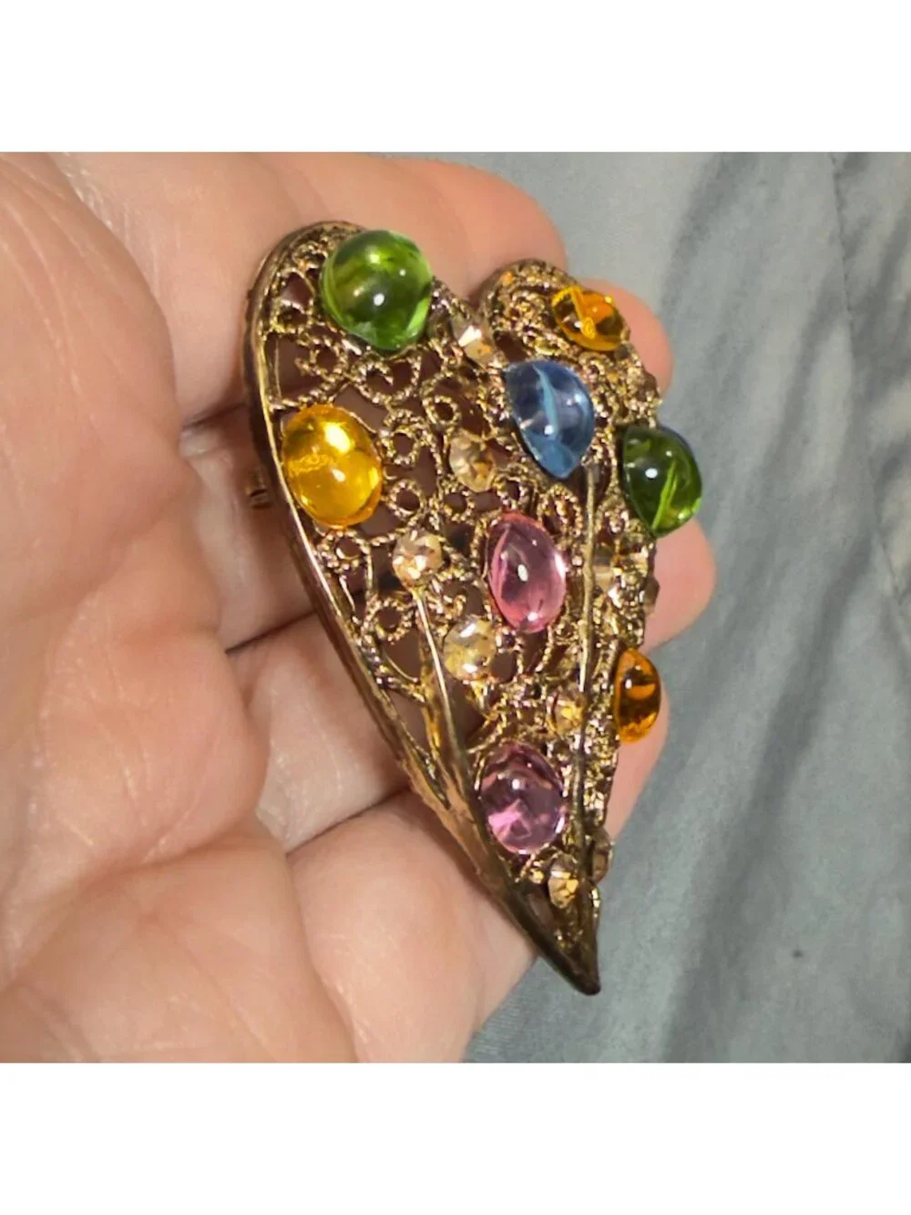 Heart Brooch Vintage Open Metalwork Gold Tone Glass Stones Filigree 2.4